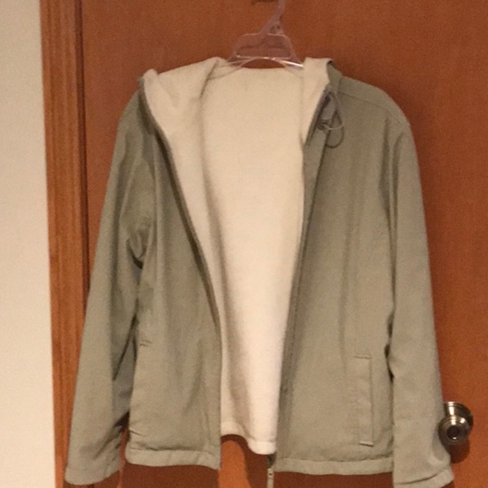 Women’s jacket reversible w/hood.